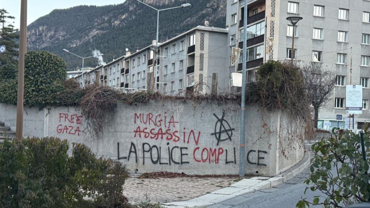 Des tags haineux découverts à Briançon, A. Murgia visé Des tags haineux découverts à Briançon, A. Murgia visé