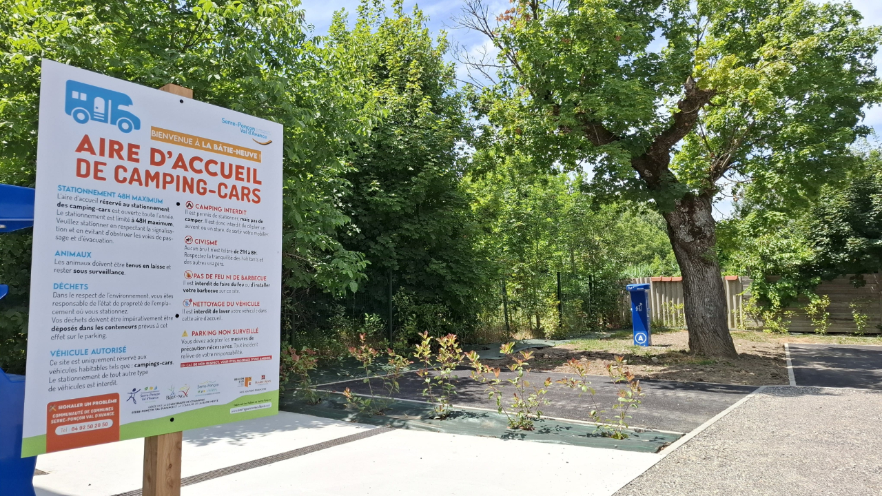 Une aire de services et de stationnement pour les camping-cars à La Bâtie-Neuve
