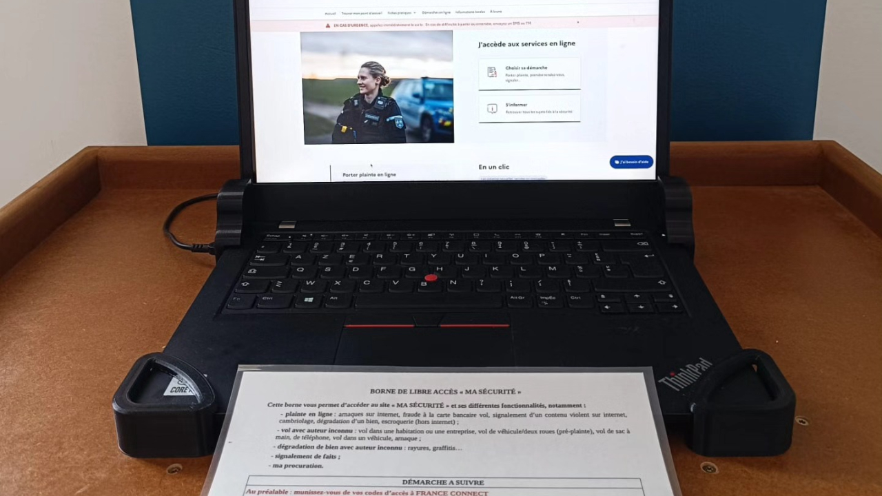 Une borne pour déposer plainte à la brigade de gendarmerie de Forcalquier