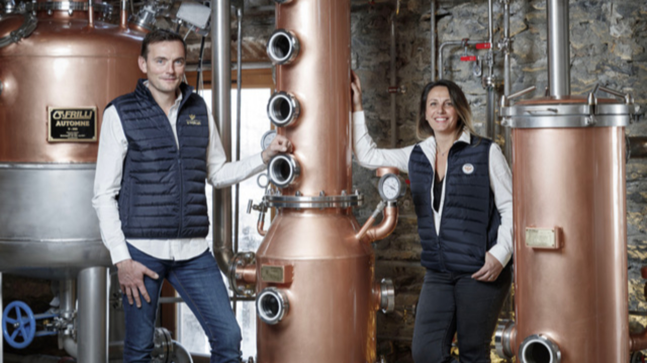 Une vodka &agrave; la raclette, fum&eacute;e &agrave; plus de 2.000 m d'altitude dans le Queyras