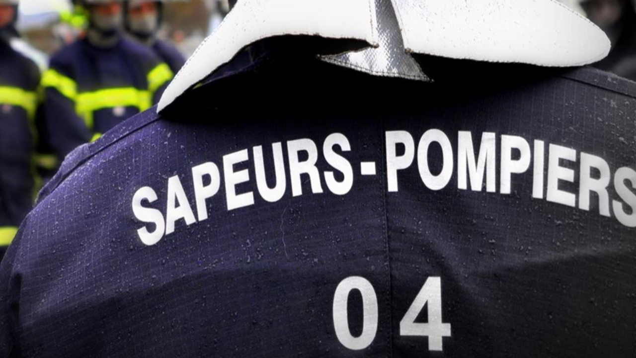 Une voiture s'embrase sur l'A51, les deux occupants indemnes Une voiture s'embrase sur l'A51, les deux occupants indemnes