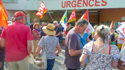 250 personnes mobilisées devant l'hôpital de Sisteron ce mardi 250 personnes mobilisées devant l'hôpital de Sisteron ce mardi