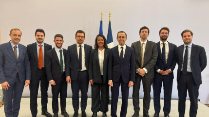 Arnaud Murgia et Camille Galtier place Beauvau à Paris