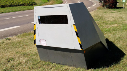 Deux et trois ans de prison avec sursis pour deux hommes qui avaient dégradé un radar Deux et trois ans de prison avec sursis pour deux hommes qui avaient dégradé un radar