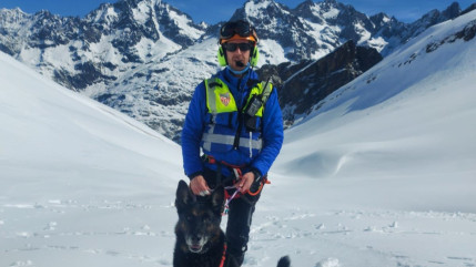 Face aux risques avalanches, la CRS de Briançon rappelle les règles de prudence Face aux risques avalanches, la CRS de Briançon rappelle les règles de prudence