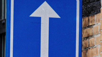 Haute-Provence : la rue de Provence à Sisteron en sens unique