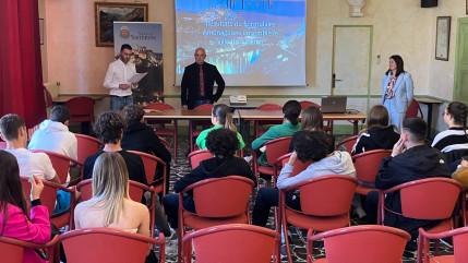Haute-Provence : les lycéens sisteronais aux côtés de la mairie pour repenser la signalétique de la commune Haute-Provence : les lycéens sisteronais aux côtés de la mairie pour repenser la signalétique de la commune