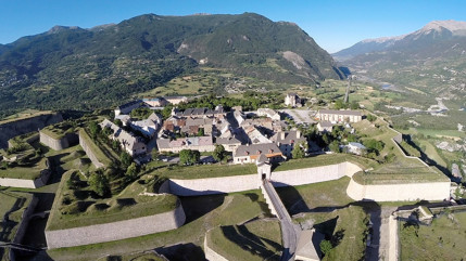 Hautes-Alpes : 15 ans que Mont-Dauphin et Briançon sont estampillés "Patrimoine Mondial de l’UNESCO" Hautes-Alpes : 15 ans que Mont-Dauphin et Briançon sont estampillés "Patrimoine Mondial de l’UNESCO"