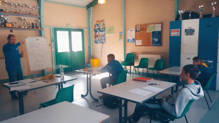 Hautes-Alpes : au club de foot de l'Argentière, on fait réviser avant le bac