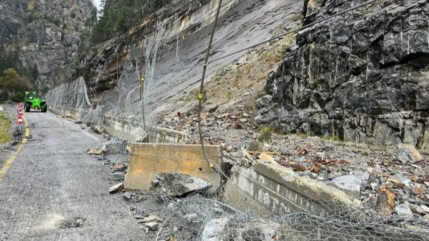 Hautes-Alpes : la RD 902 à la Combe du Queyras rendue à la circulation avec un alternat Hautes-Alpes : la RD 902 à la Combe du Queyras rendue à la circulation avec un alternat