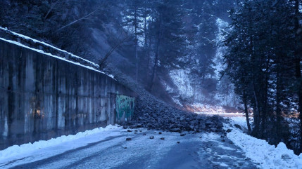 Hautes-Alpes : le village de Réallon coupé par un éboulement Hautes-Alpes : le village de Réallon coupé par un éboulement