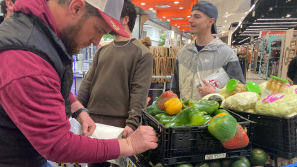 Hautes-Alpes : les agriculteurs poursuivent leurs actions d'étiquetages dans les supermarchés