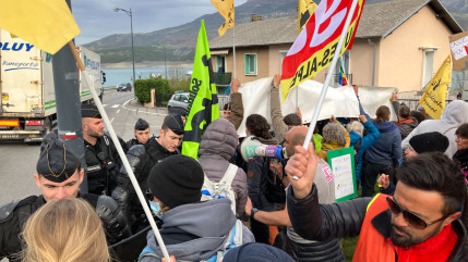 Hautes-Alpes : un comité d’accueil bruyant pour la venue d’Emmanuel Macron