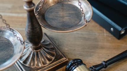 Hautes-Alpes : un homme condamné à 20 mois de prison avec sursis après avoir blessé le compagnon de son ex Hautes-Alpes : un homme condamné à 20 mois de prison avec sursis après avoir blessé le compagnon de son ex