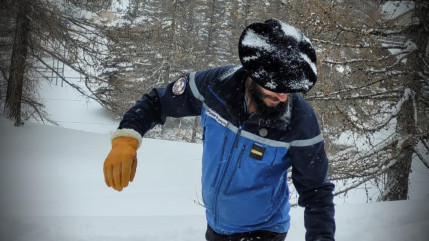 Hautes-Alpes : un skieur coincé au sommet du signal de la Grave