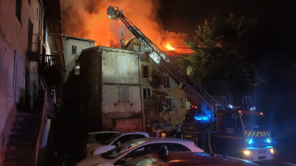 Incendie en plein centre d'Embrun : un homme décède après s'être défenestré