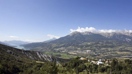 Le jeu inégal de la croissance démographique dans les bassins de montagne Le jeu inégal de la croissance démographique dans les bassins de montagne