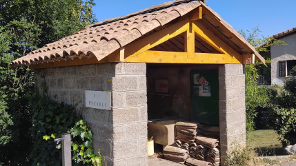 La toiture du lavoir à Villard des Dourbes à Digne les Bains, entièrement rénovée La toiture du lavoir à Villard des Dourbes à Digne les Bains, entièrement rénovée