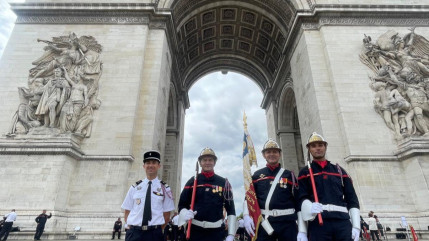 Les Pompiers 04 à Paris pour rendre hommage à leurs camarades disparus