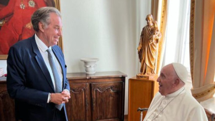 Région PACA : deux cadeaux remis au pape par Renaud Muselier au nom de la région Sud Région PACA : deux cadeaux remis au pape par Renaud Muselier au nom de la région Sud