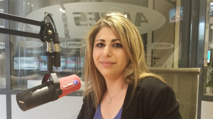 Sandra Raponi, présidente de LR 04, félicite Bruno Retailleau