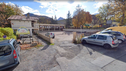 Squat du boulodrome de Briançon : la mairie porte l'affaire devant le juge civil Squat du boulodrome de Briançon : la mairie porte l'affaire devant le juge civil