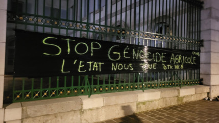 "Stop g&eacute;nocide agricole" : la Coordination rurale 05 a b&acirc;ch&eacute; la pr&eacute;fecture de Gap