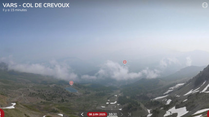 Un ciel voilé par les fumées venues du Canada dans les Hautes-Alpes Un ciel voilé par les fumées venues du Canada dans les Hautes-Alpes