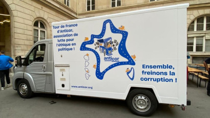 Un foodtruck menu anticorruption de passage dans les Alpes du Sud