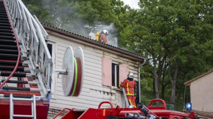 Une habitation touchée par un incendie à Aiglun