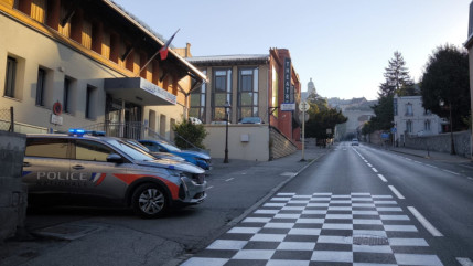 Une nouvelle signalisation devant le commissariat de Briançon