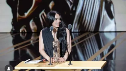 Hafsia Herzi remporte le César de la meilleure actrice pour son rôle dans Borgo Hafsia Herzi remporte le César de la meilleure actrice pour son rôle dans Borgo