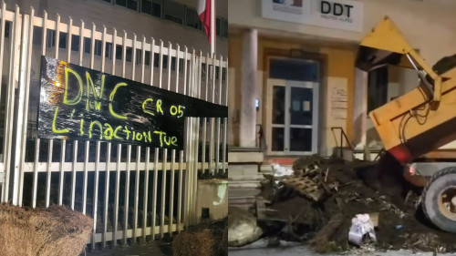 Du fumier d&eacute;pos&eacute; par la coordination rurale 05 sur la pr&eacute;fecture et la DDT