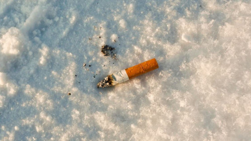 Fumer sur les pistes de ski, c’est fini