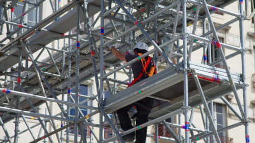 Guillestre : un homme chute lourdement d'un échafaudage, il est héliporté vers Marseille