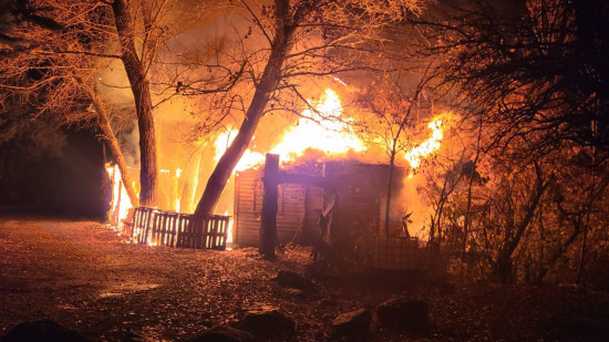 "On nous a brûlé notre chalet !" : qui en veut à l'organisateur de stages de survie de Savines-le-Lac ?