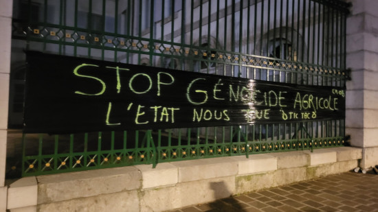 "Stop g&eacute;nocide agricole" : la Coordination rurale 05 a b&acirc;ch&eacute; la pr&eacute;fecture de Gap