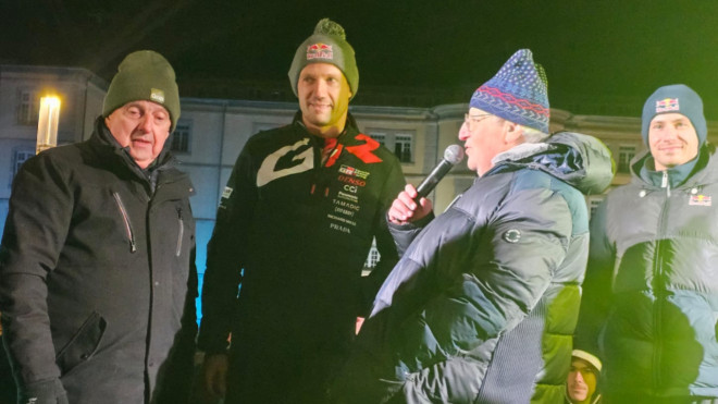 S&eacute;bastien Ogier en d&eacute;monstration dans les rues de Gap : un show &agrave; couper le souffle !