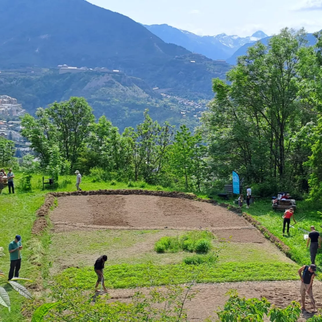 Près de chez vous au Jardin des Canaux à Puy Saint Pierre