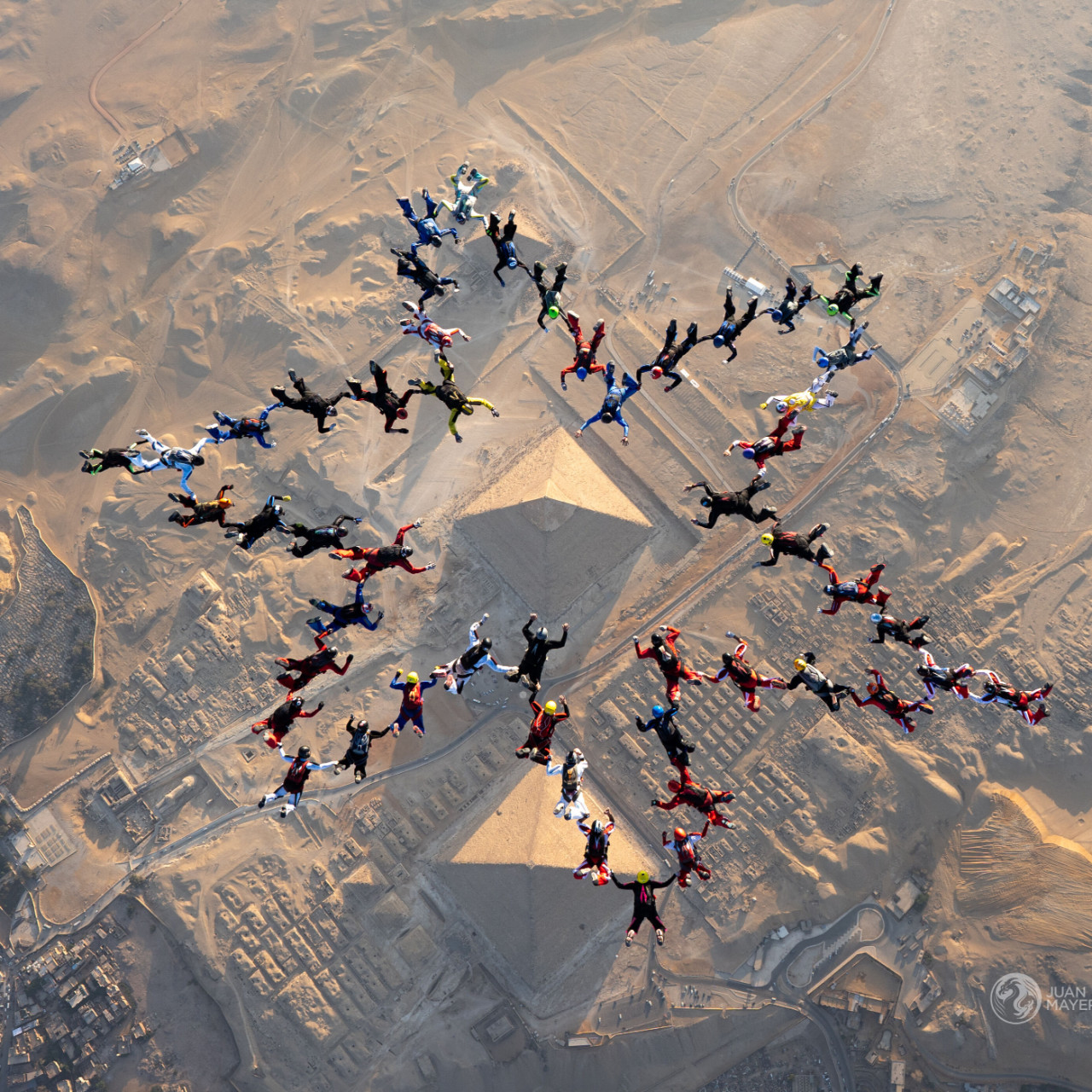 Alpes 1 et Vous : 2 Hauts-Alpins réalisent un Record d'Afrique en parachutisme Alpes 1 et Vous : 2 Hauts-Alpins réalisent un Record d'Afrique en parachutisme