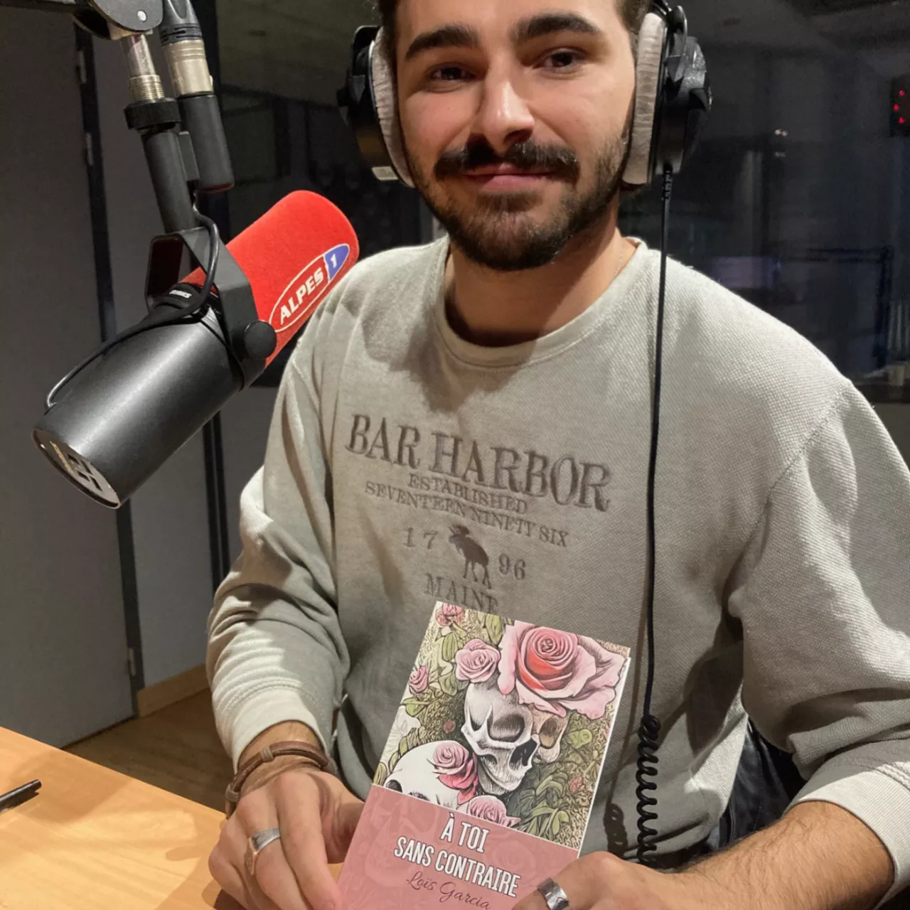 Alpes 1 et Vous : 1er livre de l'auteur/poète briançonnais Lois Garcia Alpes 1 et Vous : 1er livre de l'auteur/poète briançonnais Lois Garcia