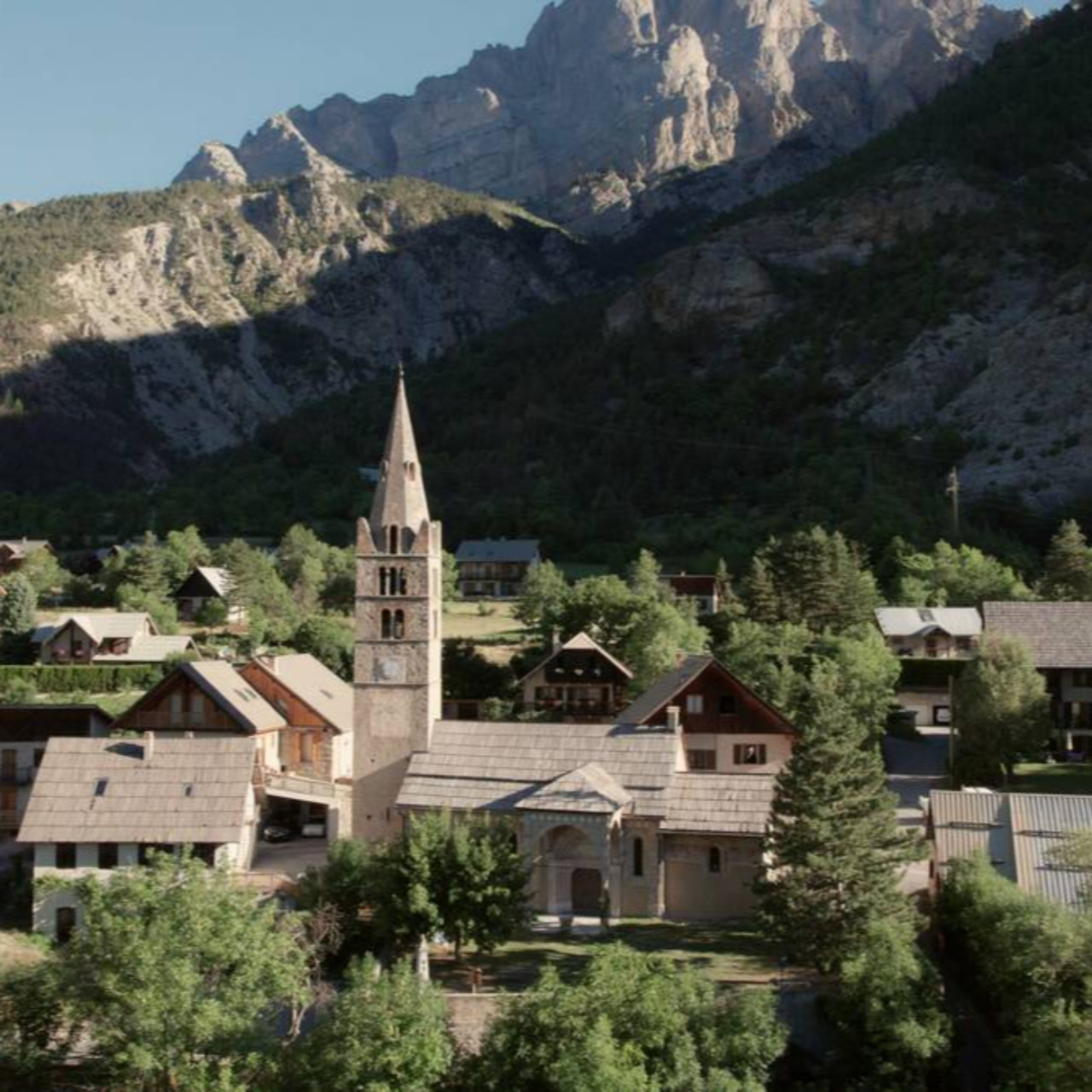 La découverte ludique du patrimoine du Pays des Écrins en réalité augmentée La découverte ludique du patrimoine du Pays des Écrins en réalité augmentée