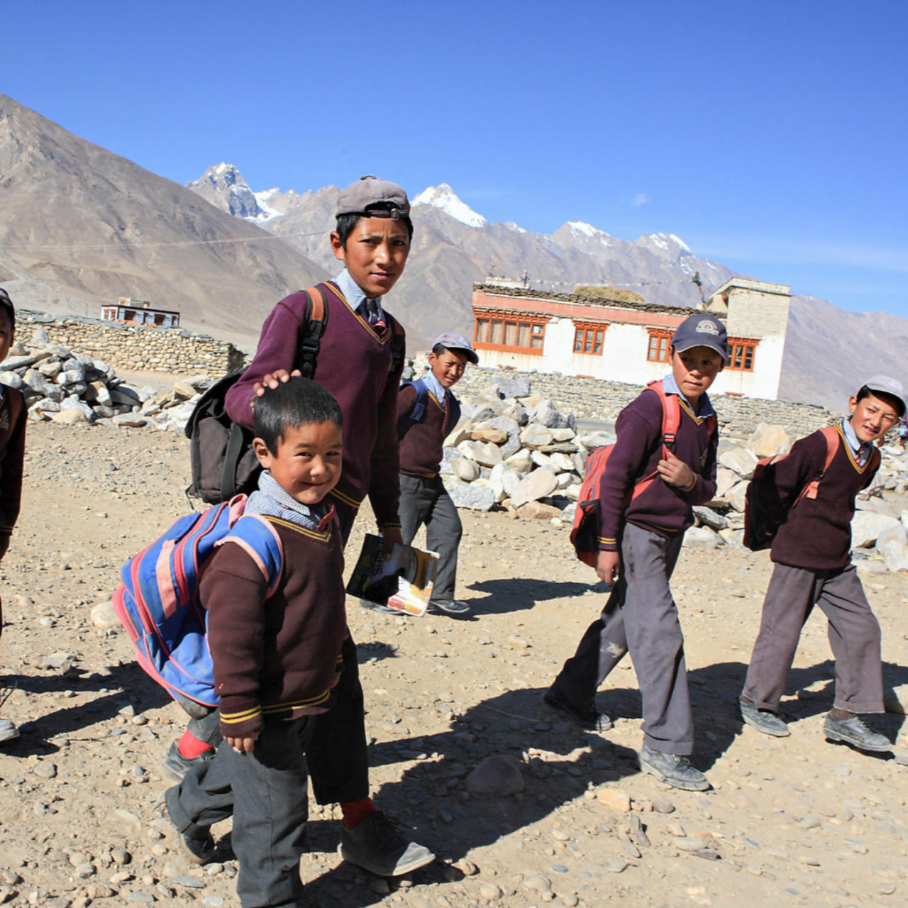 Près de chez vous avec des écoliers du Ladahk en séjour à La Grave Près de chez vous avec des écoliers du Ladahk en séjour à La Grave