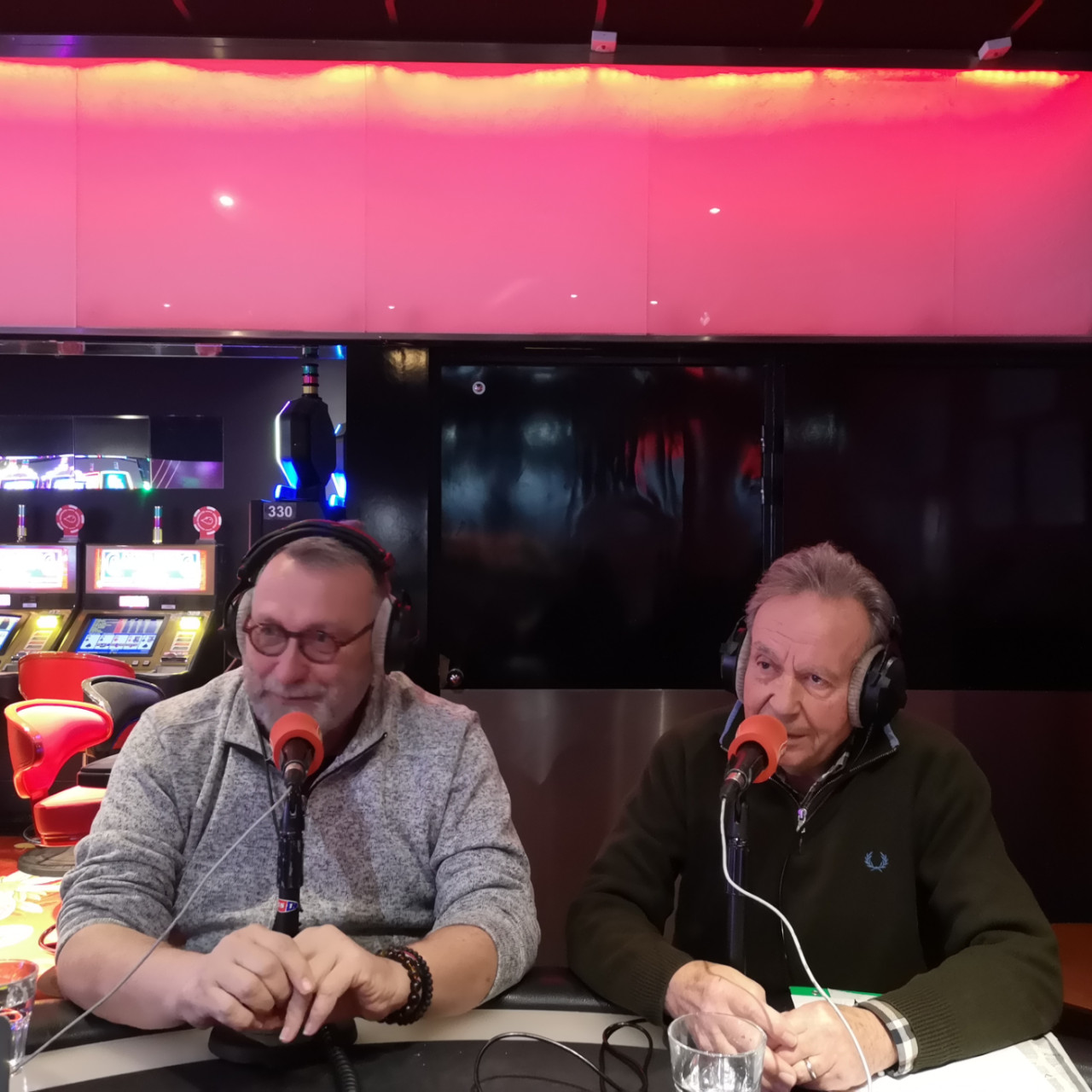 Près de Chez Vous - extrait du "Cokalane Podcast" du mercredi 20 mars 2024. Près de Chez Vous - extrait du "Cokalane Podcast" du mercredi 20 mars 2024.