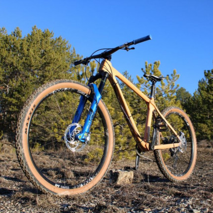 Près de chez vous avec Cym, le VTT en bois Près de chez vous avec Cym, le VTT en bois
