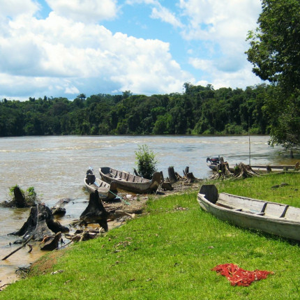 Près de chez vous avec la section kayak du collège les Giraudes Près de chez vous avec la section kayak du collège les Giraudes