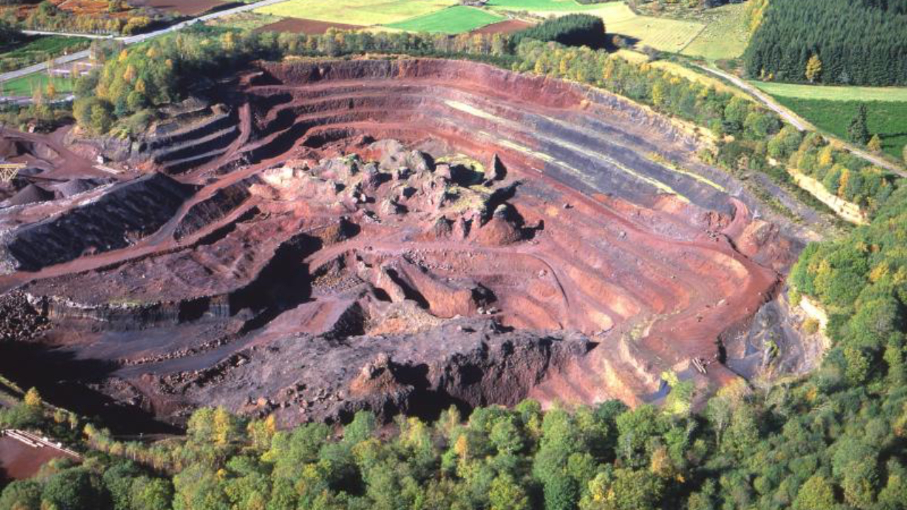 &Eacute;vadez-vous en Auvergne-Rh&ocirc;ne-Alpes au Volcan de Lempt&eacute;gy !